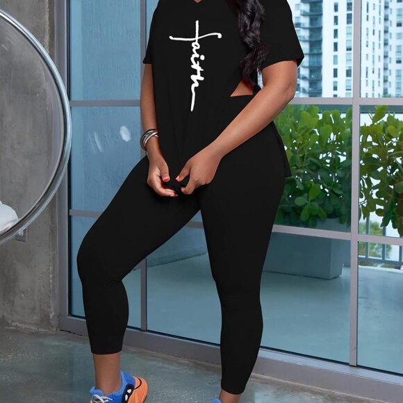 Comfortable XL Lounge Set for Women - Printed Short Sleeve & Jogger Pants - Picture 2 of 5